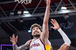 九游-詹姆斯在西班牙队比赛中挺进下一轮，出色防守引发热议！的简单介绍